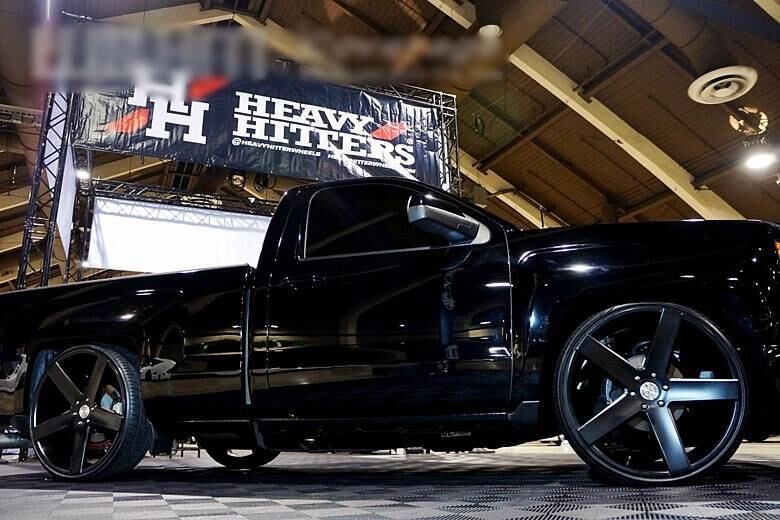 Carros com rodas exageradas