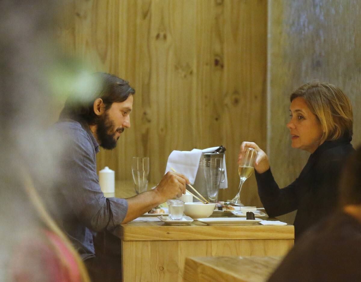 Na noite de terça-feira (23), Adriana Esteves e Vladimir Brichta foram fotografados em um restaurante japonês da Barra da Tijuca, no Rio de Janeiro