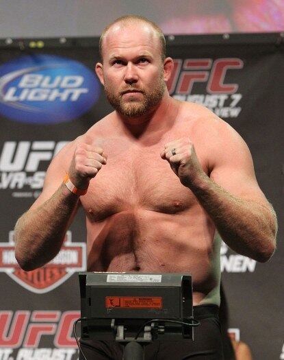 O 10º colocado do ranking da categoria dos médios é Tim Boetsch, adversário de Mark Muñoz, no UFC 162. O americano de 32 anos precisa se recuperar da derrota sofrida para Costa Philippou no seu último combate, se quiser sonhar em subir algumas posições na lista dos melhores da categoria. Entretanto, uma derrota tiraria Boetsch do Top 10 da categoria
