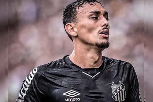 DIEGO PITUCA Foi bem defensivamente e também se destacou no início da armação das jogadas ofensivas. Fez o time andar quando teve a bola nos pés - NOTA 7 - Foto: Divulgação/Santos