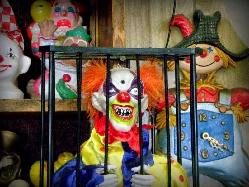 Prepare-se para seu maior medo se tornar realidade: diversos pais de crianças da Carolina do Sul (Estados Unidos) estão alertando as autoridades do Estado sobre uma série de incidentes envolvendo palhaços assustadores, que estariam atraindo seus filhos para uma floresta na cidade de Greenville