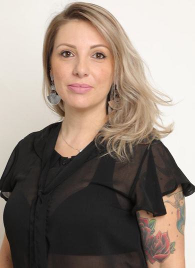 Nely é técnica em enfermagem