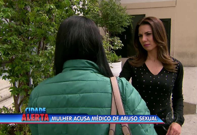 A vítima está assustada com o abuso e quer se esquecer de tudo o que aconteceu dentro
do consultório

— Ele sentia na expressão do meu rosto que eu estava nervosa, suando! Fiquei constrangida, muito mal, muito difícil lidar com isso.

+ Quer ver tudo o que rolou no Cidade Alerta? Veja a íntegra no R7 Play

