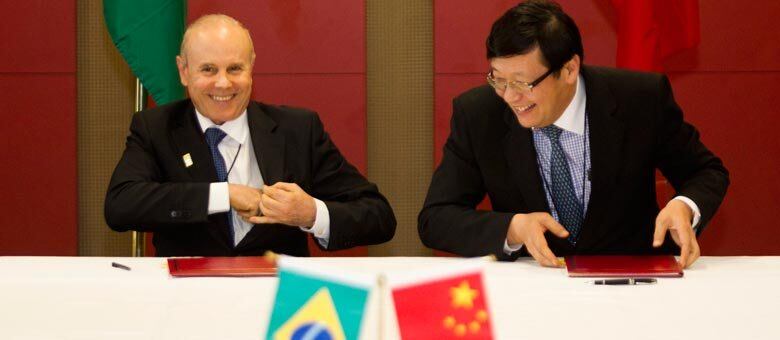 Mas, se Afif não conseguiu somar os dois salários, outros políticos brasileiros conseguem. É o caso do ministro da Fazenda, Guido Mantega