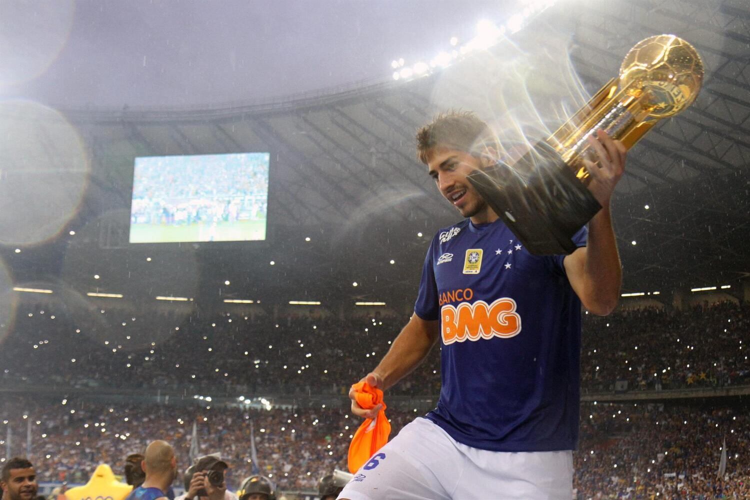 Brasileirão 2013
Campeão do 1º turno: Cruzeiro
Campeão: Cruzeiro