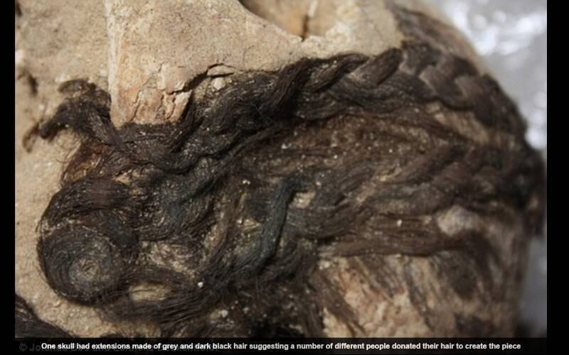 Um dos esqueletos tinha extensões feitas de cabelo preto e grisalho, sugerindo que várias pessoas tenham doado cabelo para criar a peça. O design intricado deixou os pesquisadores impressionados