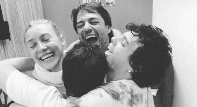 Igor Cotrim, Vanessa Bueno, Marcus Bessa e Leo Belmonte formam núcleo familiar em Reis