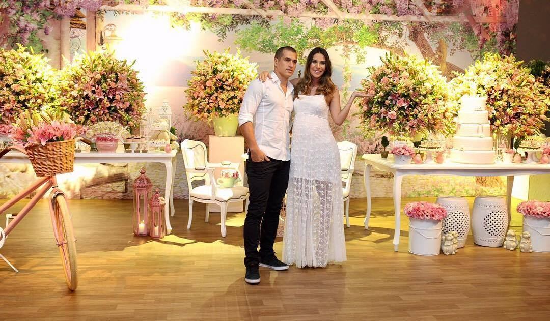 Lizi Benites e Wanderson Galego reuniram amigos e familiares para um chá de bebê, cujo tema foi jardim de ursinhas. A comemoração aconteceu na Kaza Fendi, em São Paulo

Acesse o R7 Play e assista à programação da Record quando quiser

