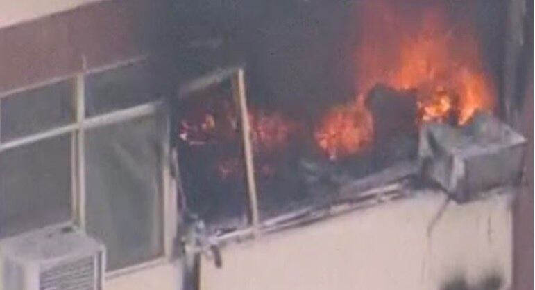 Apartamento ficou completamente destruído pelas chamas
