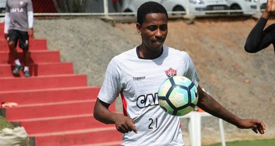 O atacante Denílson deixou o Vitória para reforçar o Atlético-MG por cinco anos. O centroavante participou de 27 jogos no Leão, deu uma assistência e marcou 11 gols. Denílson