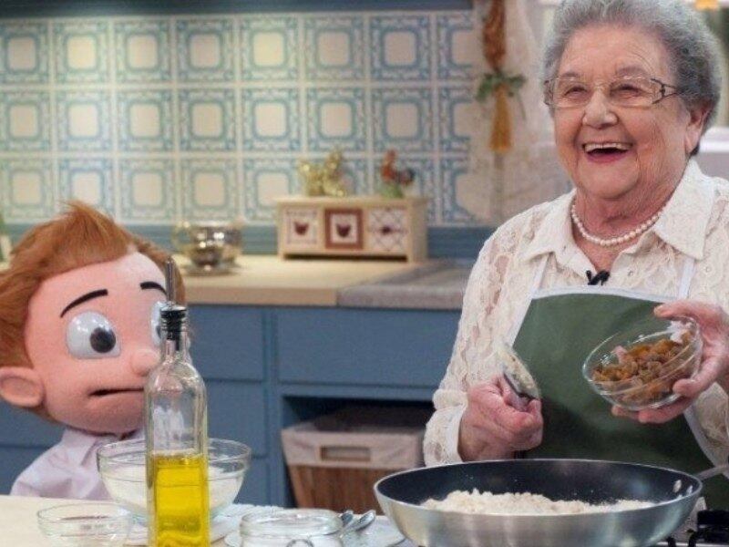 ...Certa vez, ele perguntou se ela estava usando carne de porco para informar ao público, mas ela não entendia o que ele falava. No final, ele desistiu e simplesmente soltou: Não entendeu! 