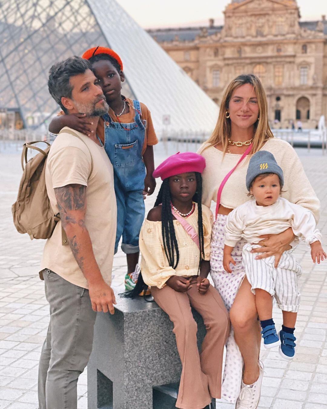 Chissomo, de 8 anos, mais conhecida como Títi; Bless, de 6 anos, e Zyan, de 11 meses, formam o trio de irmãos mais amado da internet. Os filhos de Giovanna Ewbank e Bruno Gagliasso são puro carisma, estilo e fofura - não à toa recebem uma enxurrada de elogios e curtidas quando aparecem nas redes sociais de seus pais

Veja também: Titi, filha de Gio Ewbank, exibe carisma e looks incríveis na web