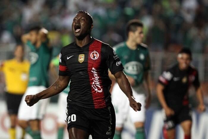 O Palmeiras, mesmo na Série B em 2013, era favorito contra o mexicano Tiajuan, também pelas oitavas. No entanto, uma falha do goleiro Bruno no jogo de volta, no Pacaembu, fez com que o time perdesse por 2 a 1 e desse adeus à competição continental
