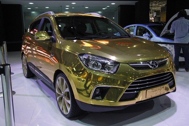 Também perto de chegar às lojas, o JAC T6 é o SUV médio, do andar de cima, para brigar com modelos maiores, como Hyundai ix35, Kia Sportage e Honda CR-V, entre outros. No estande, há várias unidades do T6 em destaque

Saiba tudo sobre carros! Acesse www.r7.com/carros
