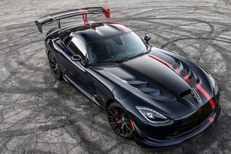 Durante 2016, a Dodge lançou quatro edições limitadas do coupe. O Viper GTS-R Commemorative Edition ACR, com 100 unidades, Viper VooDoo II Edition ACR, com 31 unidades, o Viper Snakeskin Edition GTC com 25 unidades e, fechando a lista, 33 exemplares, o Dodge Dealer Edition ACR