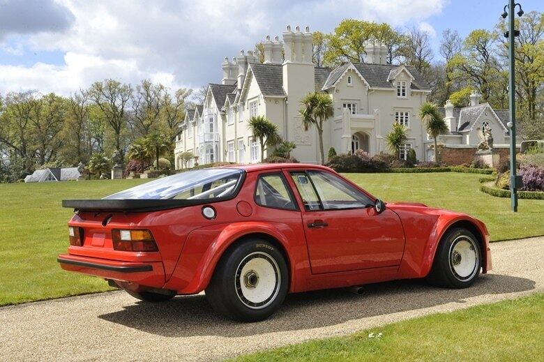 O Porsche 924 Carrera GTS contava com um motor 2.0 litros de 248 cavalos de potência, além de quatro cilindros 