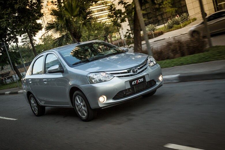 19º) Toyota etios sedã — 2.721 unidades