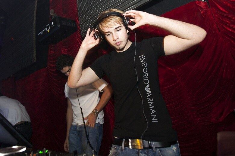 Em relação à crise nas empresas de Eike, o filho DJ se diz chateado quando vê o pai entristecido com a queda das ações