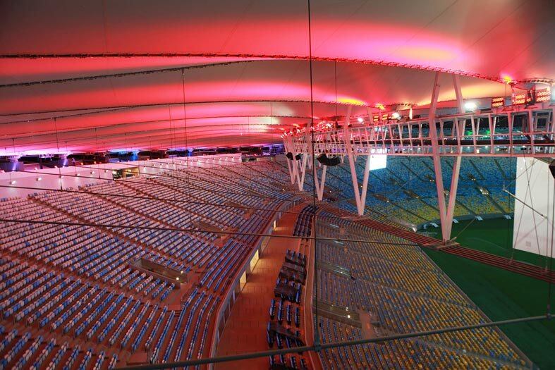 O parafernalha, porém, não interfere na iluminação do campo de jogo. Os
refletores ficarão apagados durante a realização das partidas. Ele será
utilizado por organizadores de eventos, como nos shows de música


