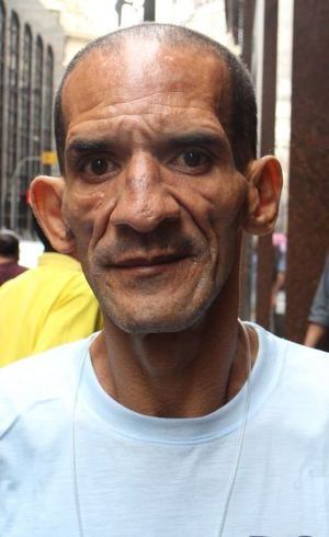 Morador do Hotel Santa Maria, desativado pela prefeitura na região da Cracolândia