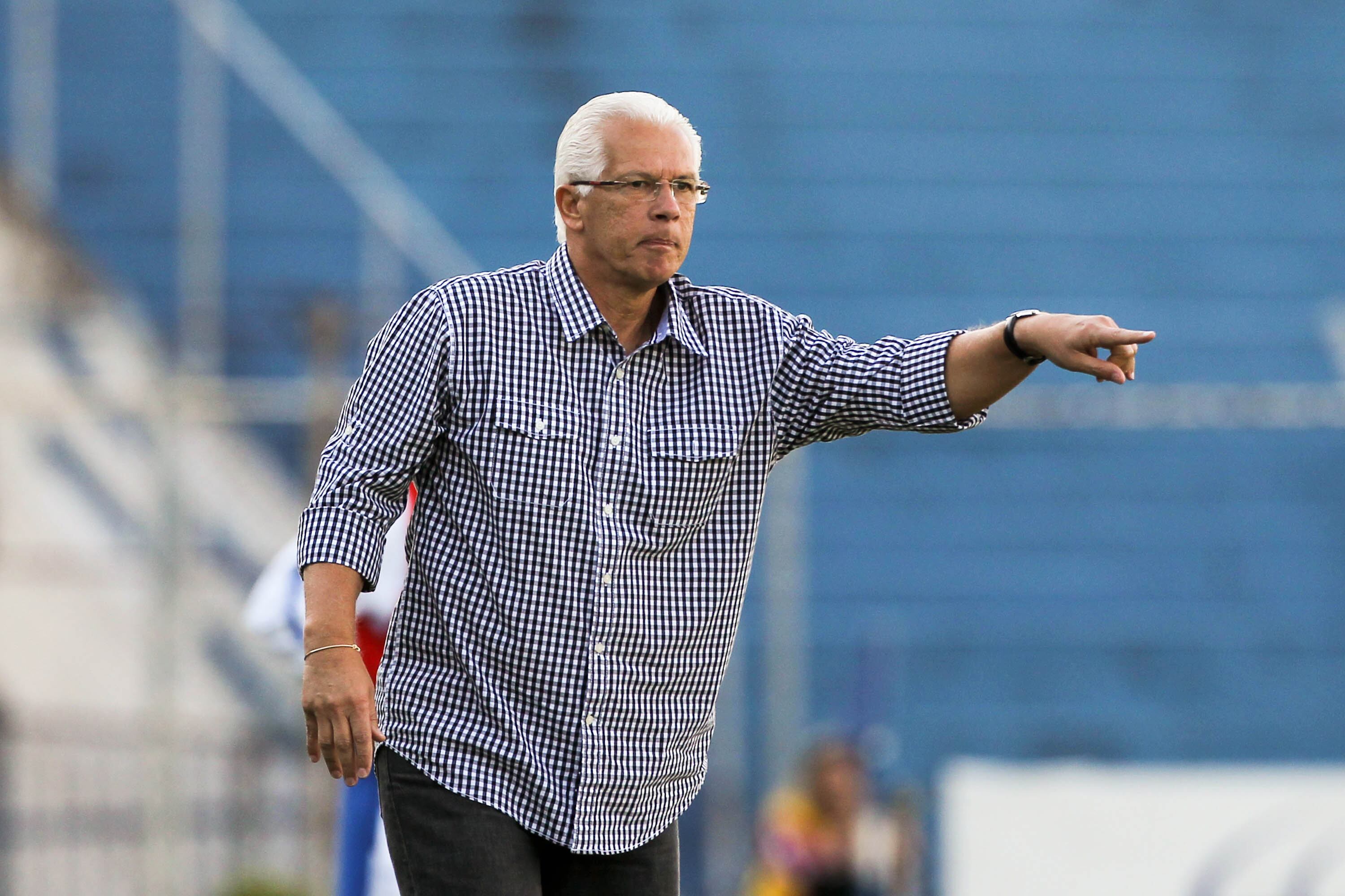Porém, Leão confirmou influência do ídolo são-paulino. “Ele tá lá há
muito tempo, então exerce uma influência. Agora, tem que ver se ela é
positiva ou negativa. Comigo não aconteceu nada”, reforçou, antes de
mudar a voz para voltar a criticar o presidente Juvenal Juvêncio, seu
desafeto