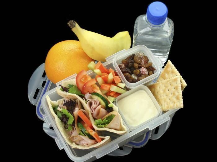 — Cerca de 5.000 dabbawalas cobrem uma área de 70 quilômetros quadrados em Mumbai e são responsáveis por 400 mil transações por dia. E eles não usam nada para anotar os pedidos. Eles usam um sistema de números, cores e outras marcações para lembrar onde precisam levar cada dabba