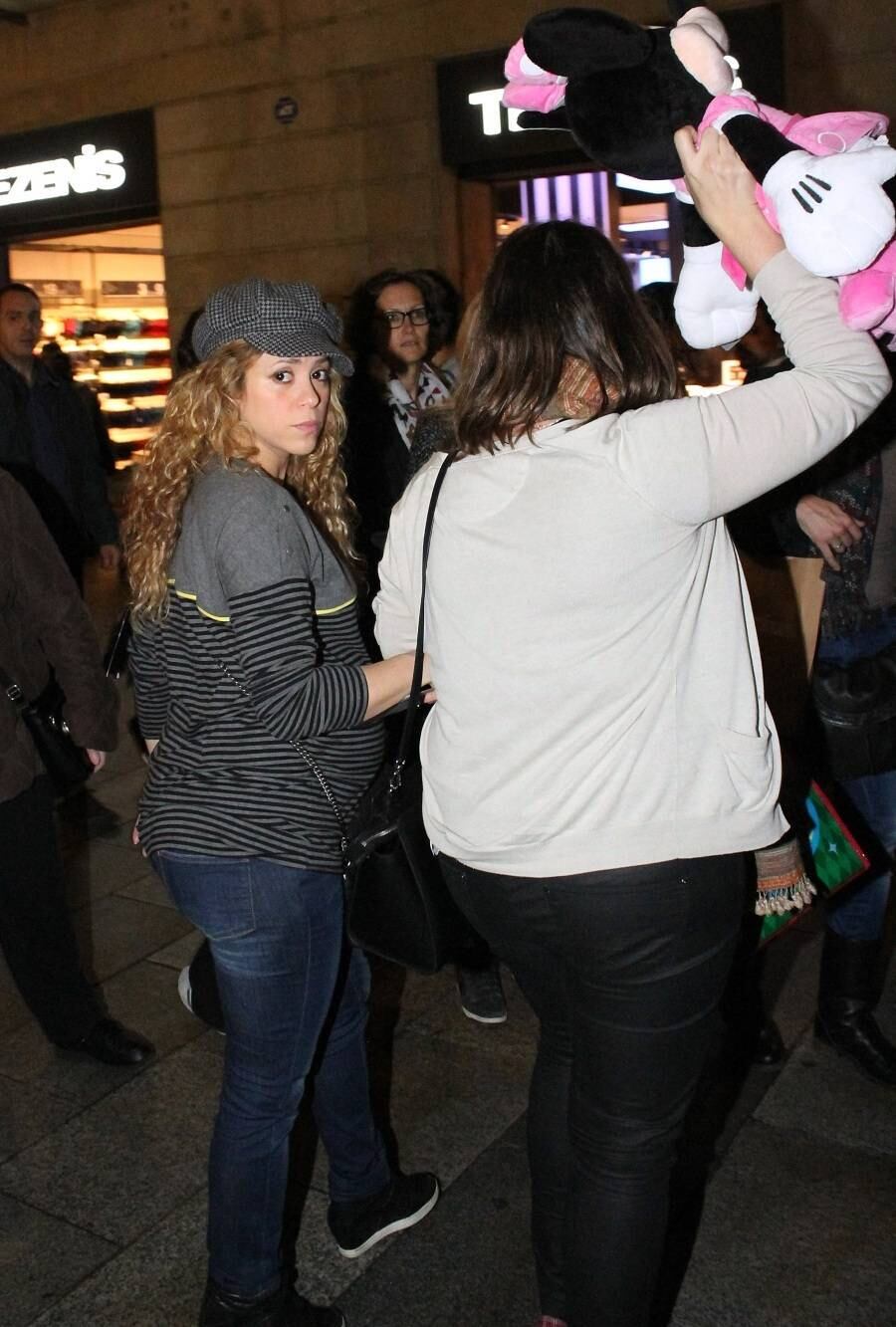 A cantora estava sem maquiagem e usando uma roupa bem casual