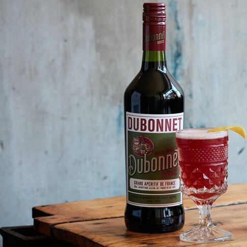 O dubonnet foi criado no Século XIX, por um homem chamado Joseph Dubonnet. Ele o apresentou ao mundo em um evento na França, em 1846.