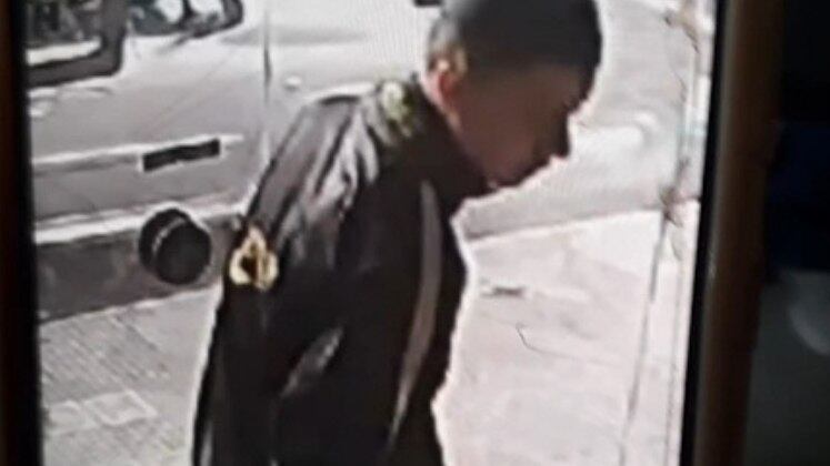 Segundo informações, Michael estava hospedado em um hotel e teria pedido ajuda de uma moça para trocar um armário de lugar. Quando a mulher entrou no cômodo, ele tentou atirar contra nela, porém a arma falhou duas vezes e ela conseguiu pedir por ajuda. O criminoso fugiu 