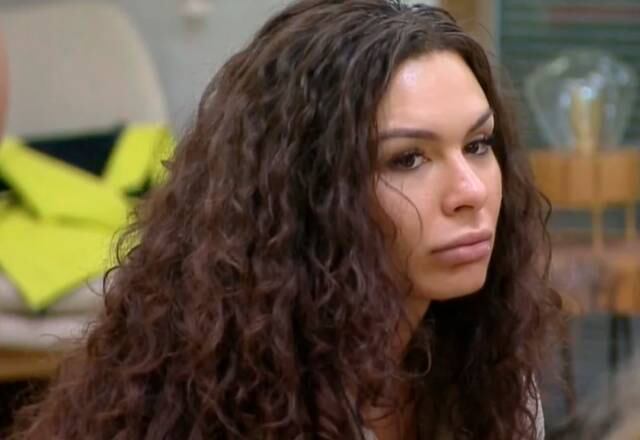 24 horas sem carne

Carne? Nem pensar! Fernanda Lacerda se atrapalhou ao encher o regador para irrigar as plantas da sede. Os peões de A Fazenda 10 foram castigados pelo o equívoco da peoa e ficaram sem carne por um dia
