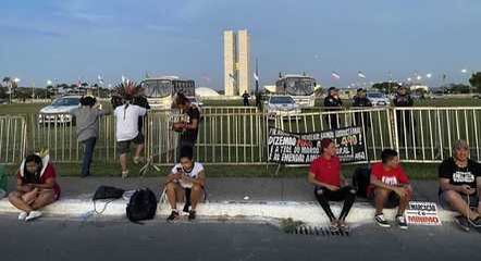 Indígenas durante protesto contra o marco temporal