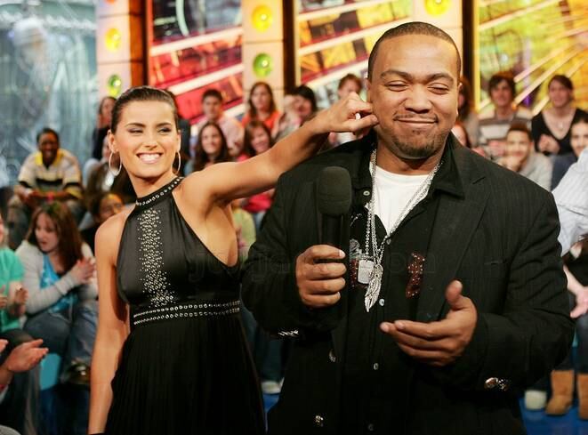 Nelly Furtado sempre muda de estilo e a gente nunca sabe dizer que ritmo ela segue! Em 2009, a cantora investiu no periguetimos e gravou Give it To Me e Promiscuous, ambas com Timbaland