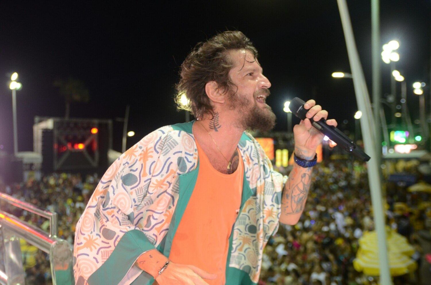Saulo Fernandes cantou diversos hits, como Não Precisa Mudar, Preta