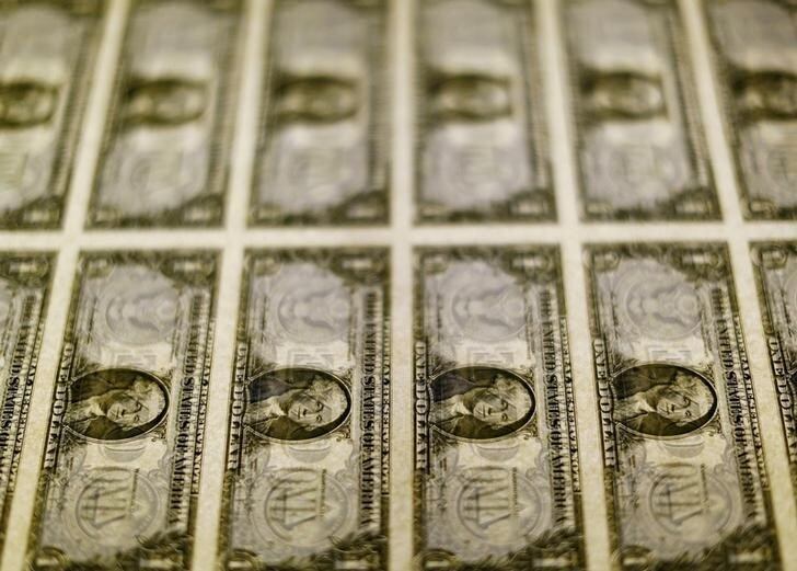 Dólar recua e fecha em R$ 3,7434