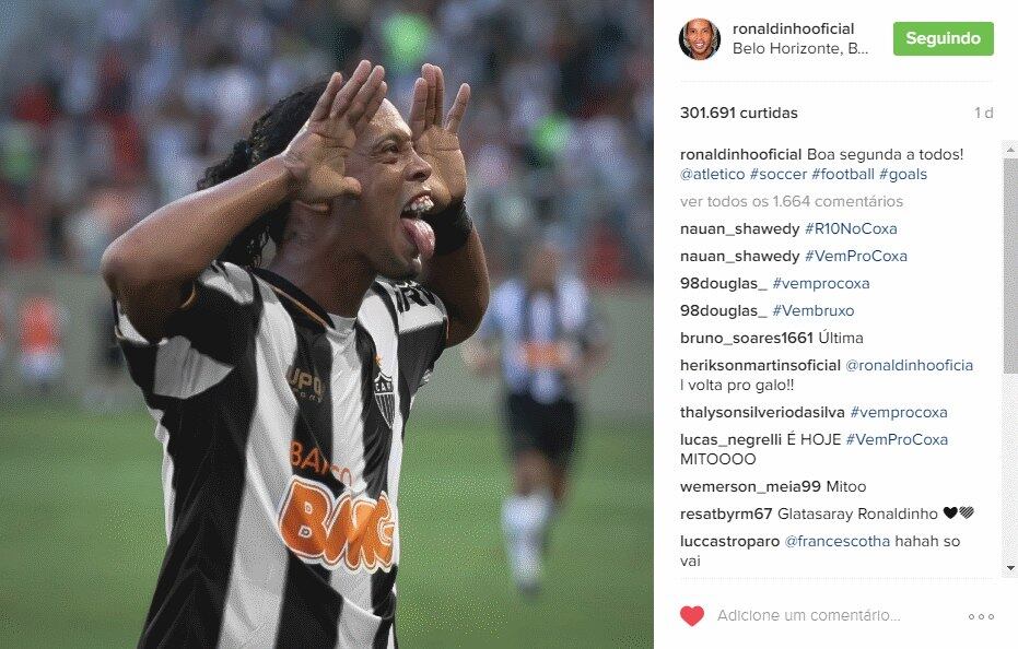 Em seu instagram pessoal, Ronaldinho teve "invasão" de torcedores do Coxa pedindo para ele atuar no clube