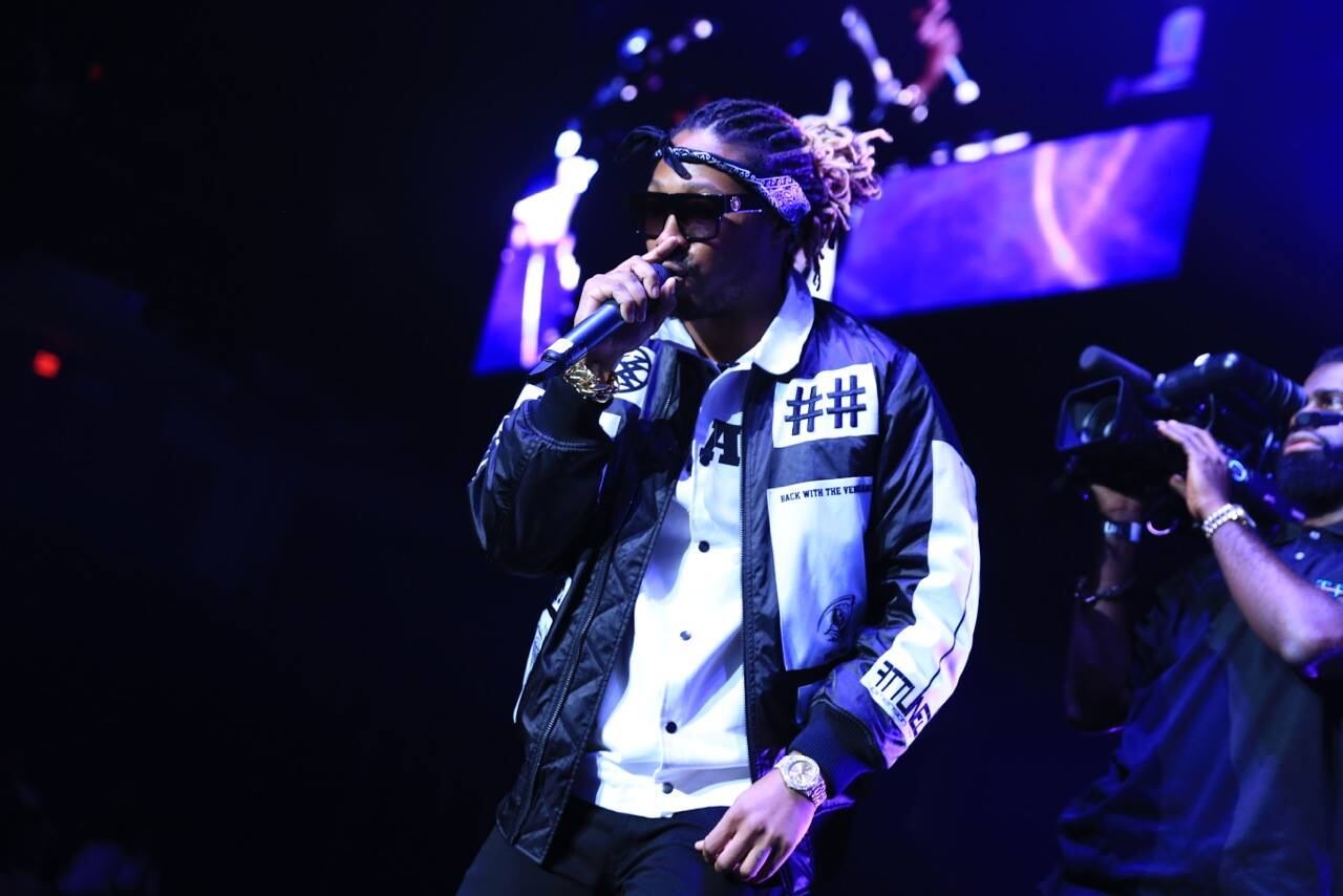3º Move That Dope - Future

Com participação do intérprete de Happy Pharrell Williams, a faixa Move The Dope conquistou a revista. De acordo com o crítico, a faixa tem o poder de "provocar uma reação física" e fazer qualquer um dançar!