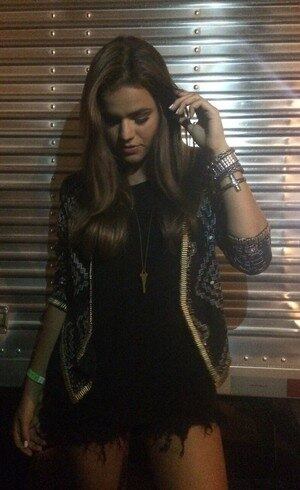 Bruna Marquezine usou look Rosa Chá