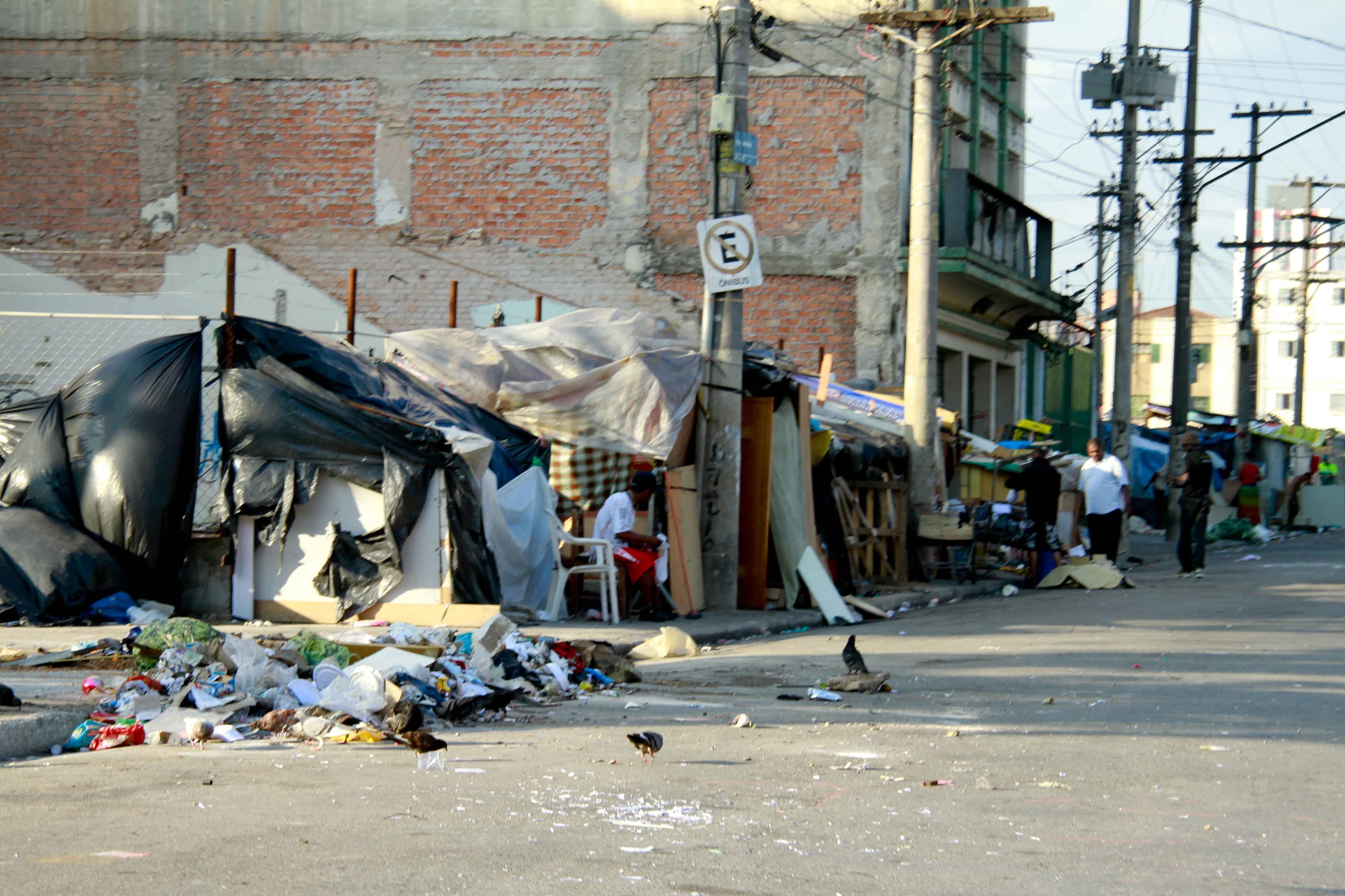 Usuários de droga se concentram na região da Luz