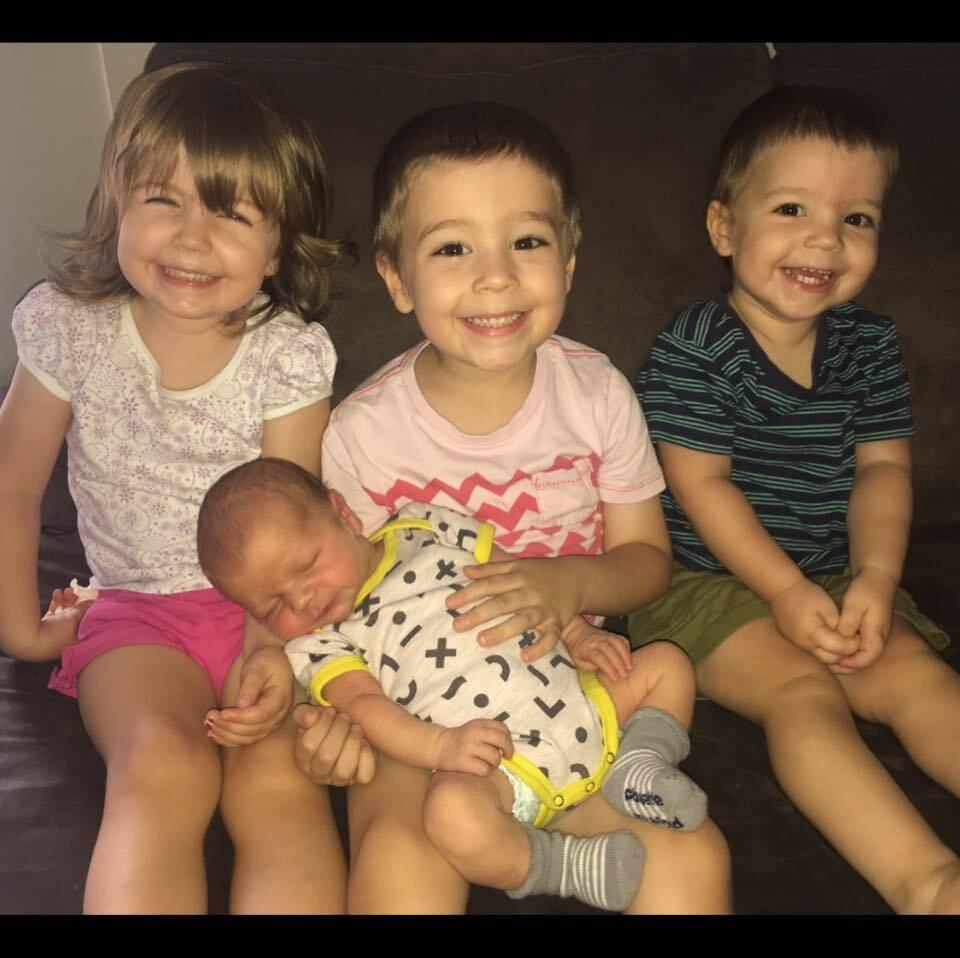 Além do recém-nascido Spencer, Sarah
já tinha três outros filhos: Jay, Ruby e Wyatt. Ela recomendou às mães que se
mantenham fiéis às suas vontades durante o parto