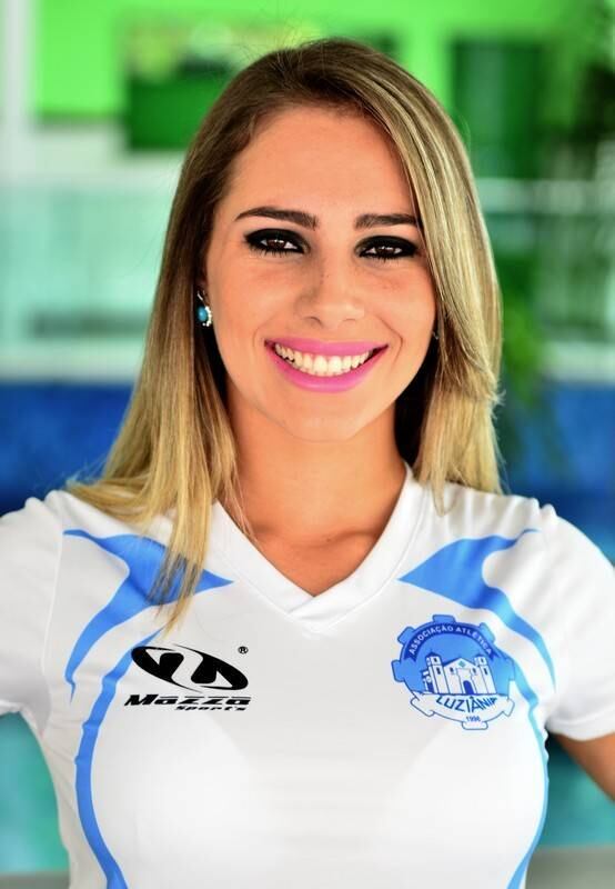 Dona de um belo sorriso, a gata que era figura presente nas partidas do time, em sua cidade, foi convidada pelo presidente da equipe a vestir a camisa do clube na disputa. Jéssica já tinha participado de outros concursos, mas nunca para ser musa de um clube ou campeonato