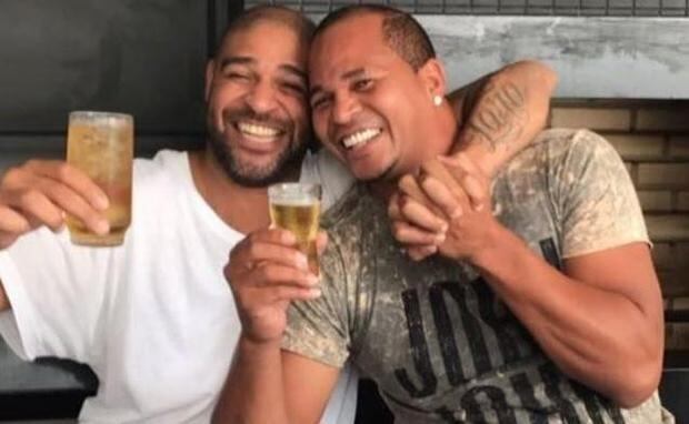 Os dirigentes temem que Adriano não consiga fica longe das farras