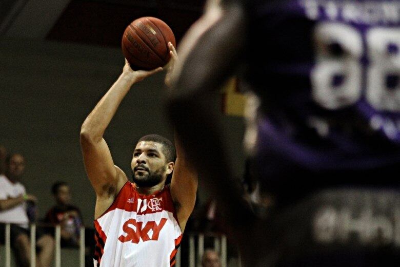 Olivinha, do Flamengo, é um dos mais experientes da seleção