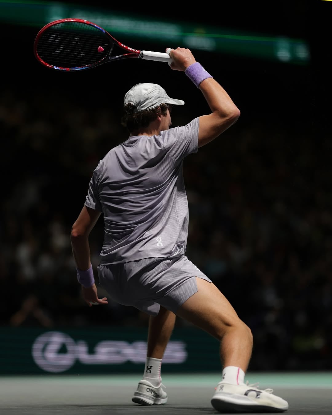 Joáo estreia com vitória em Paris