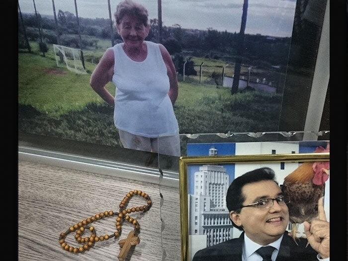 Lembranças de dona Olga sempre acompanham o apresentador. A querida mãe está também no camarim! Ela faleceu aos 69 anos por causa de uma complicação no coração


+ Aproveite e confira as matérias do programa Domingo Show

+ Já curtiu a página do Domingo Show no Facebook? É só clicar!

+ Siga o Domingo Show no Twitter e receba conteúdos exclusivos!
