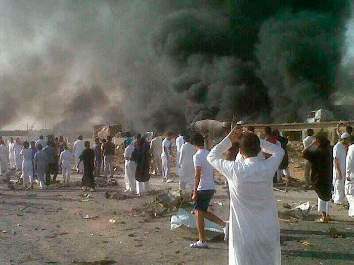 Fumaça sobe depois de uma explosão que causou sérios prejuízos a um prédio industrial, na região sul de Riyadh, capital da Arábia Saudita