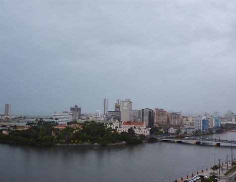 Já no Sertão de Pernambuco e São Francisco não deve chover, e a temperatura máxima pode chegar a 34°C e 31°C, respectivamente