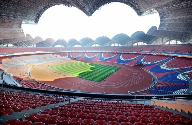 1. Estádio Primeiro de Maio Rungrado
Para quem achava que o maior estádio do mundo estaria localizado em grandes centros esportivos, se enganou redondamente. Localizado em Pyongyang, capital da Coreia do Norte, o estádio, incrivelmente, recebe até 150 mil pessoas