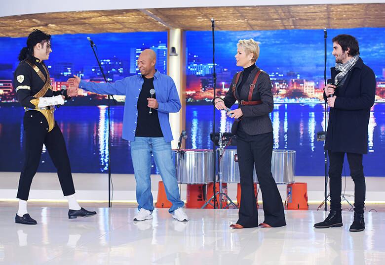 O coreógrafo contou ainda como ficou sabendo da morte do cantor em 2009.
— Eu estava em casa quando liguei na CNN e vi que o Michael havia falecido. Até hoje é um choque, e ainda sinto muita falta das ligações do Michael
+ VÍDEO: Xuxa e Fiuk arriscam passinhos de Michael Jackson com coreógrafo das estrelas