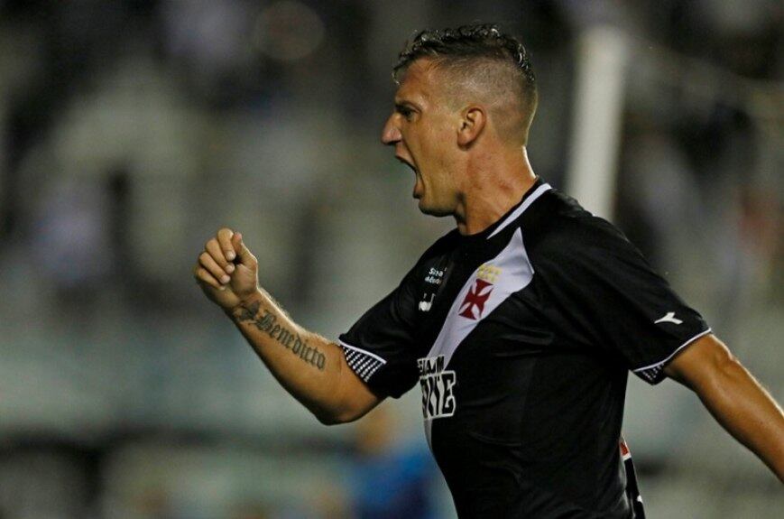 MAXI LÓPEZ - Mais um gringo entra na briga para a disputa das assistências. O recém-contratado, da equipe do Vasco, o argentino possui 3 passes para os companheiros empurrarem para o fundo das redes. Além disso, já possui um gol no Campeonato Brasileiro e promete animar.
