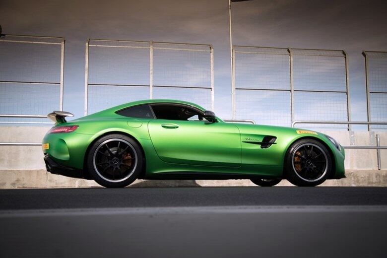 O superesportivo, apresentado no final de abril no país, tem o preço que passa os 6 dígitos, custando R$ 1,2 milhão 